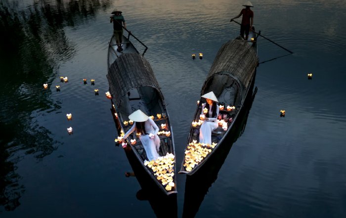 Article Image for Boating Culture and Traditions Around the World