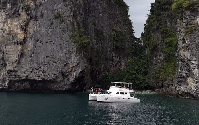 Article Image for Exploring Malaysian Islands by Catamaran