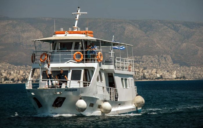 Article Image for How to Choose the Perfect Liveaboard Vessel